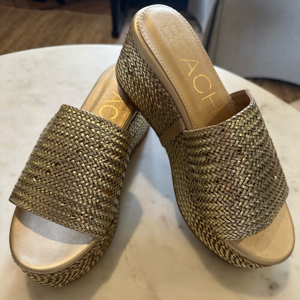 Matisse Beach Gold Woven Peony Wedge Platform size 10